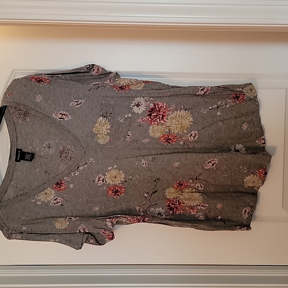 Torrid gray top size 1